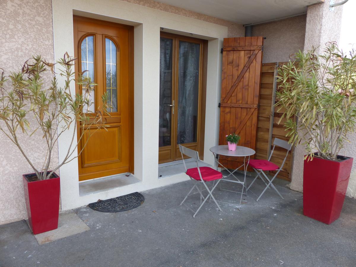 Chambre D'Hotes Des Lys Montbrison Exterior photo